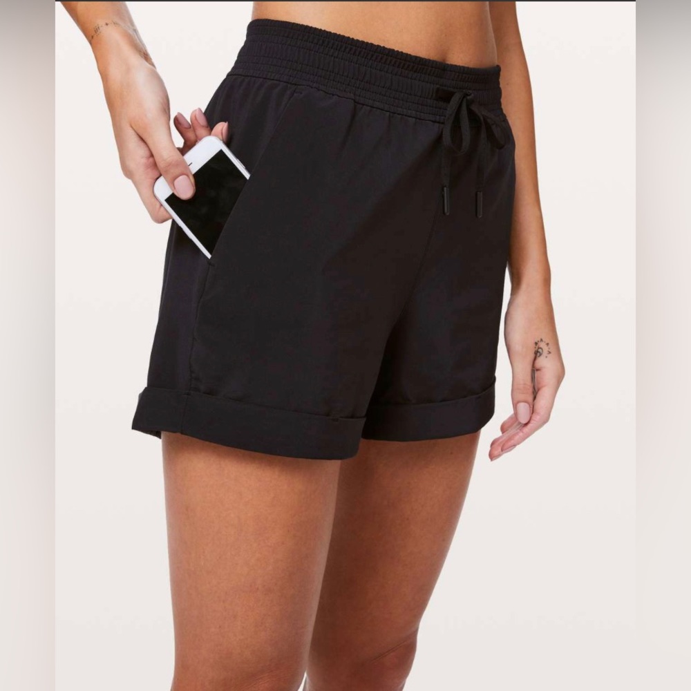 Lululemon Spring Break Away Short *4-way Stretch 3" size 8